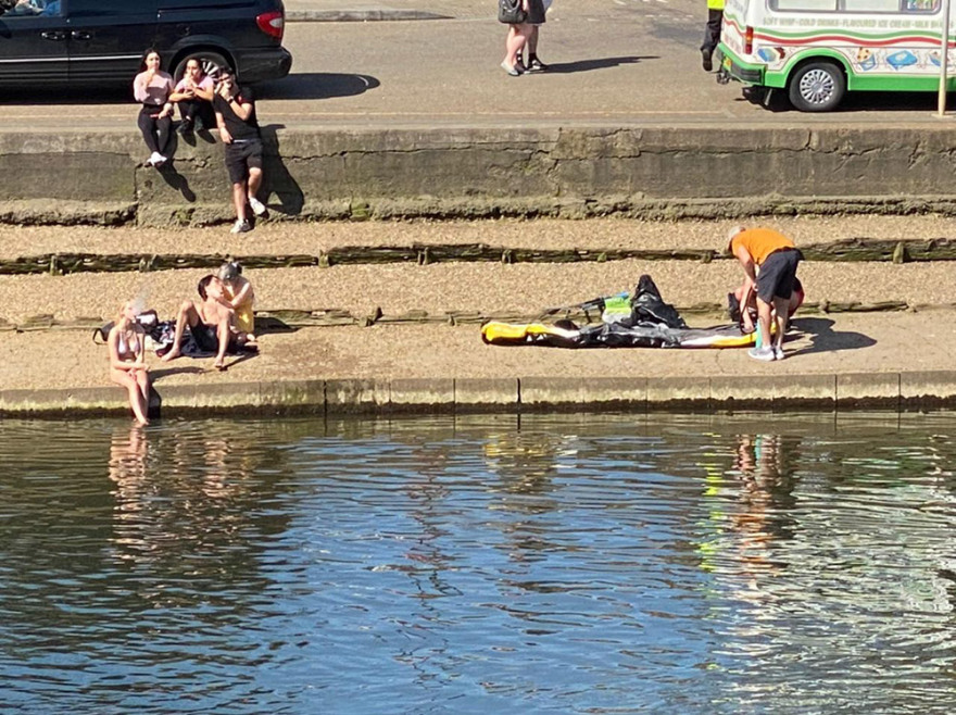 Κορωνοϊός - Βρετανία: Στο 55% η ανοσία - Ο καλός καιρός έστειλε τον κόσμο στα πάρκα και τις παραλίες