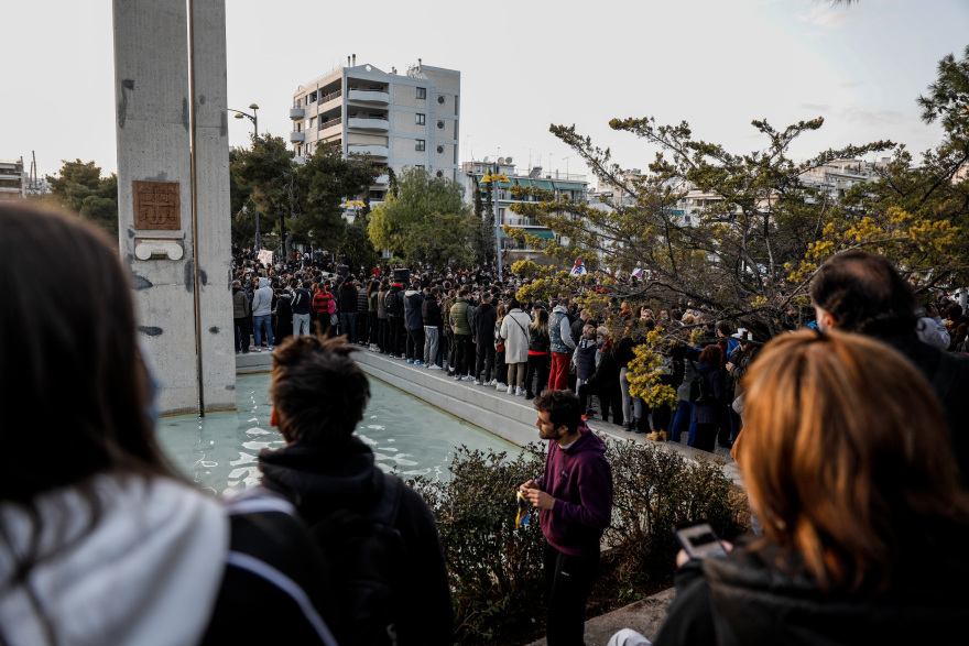 Νέα Σμύρνη: «Πηγή του κακού» οι συγκεντρώσεις για την αύξηση των κρουσμάτων