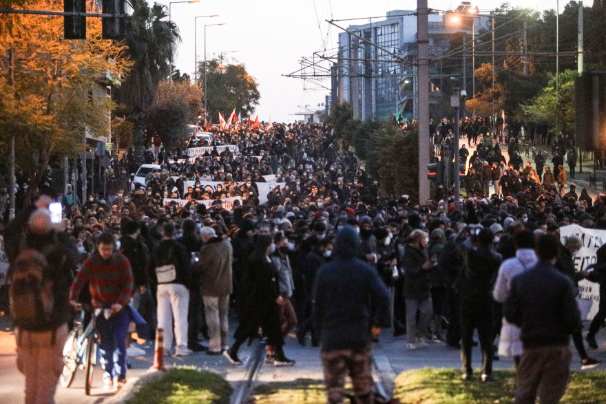 Νέα Σμύρνη: «Πηγή του κακού» οι συγκεντρώσεις για την αύξηση των κρουσμάτων