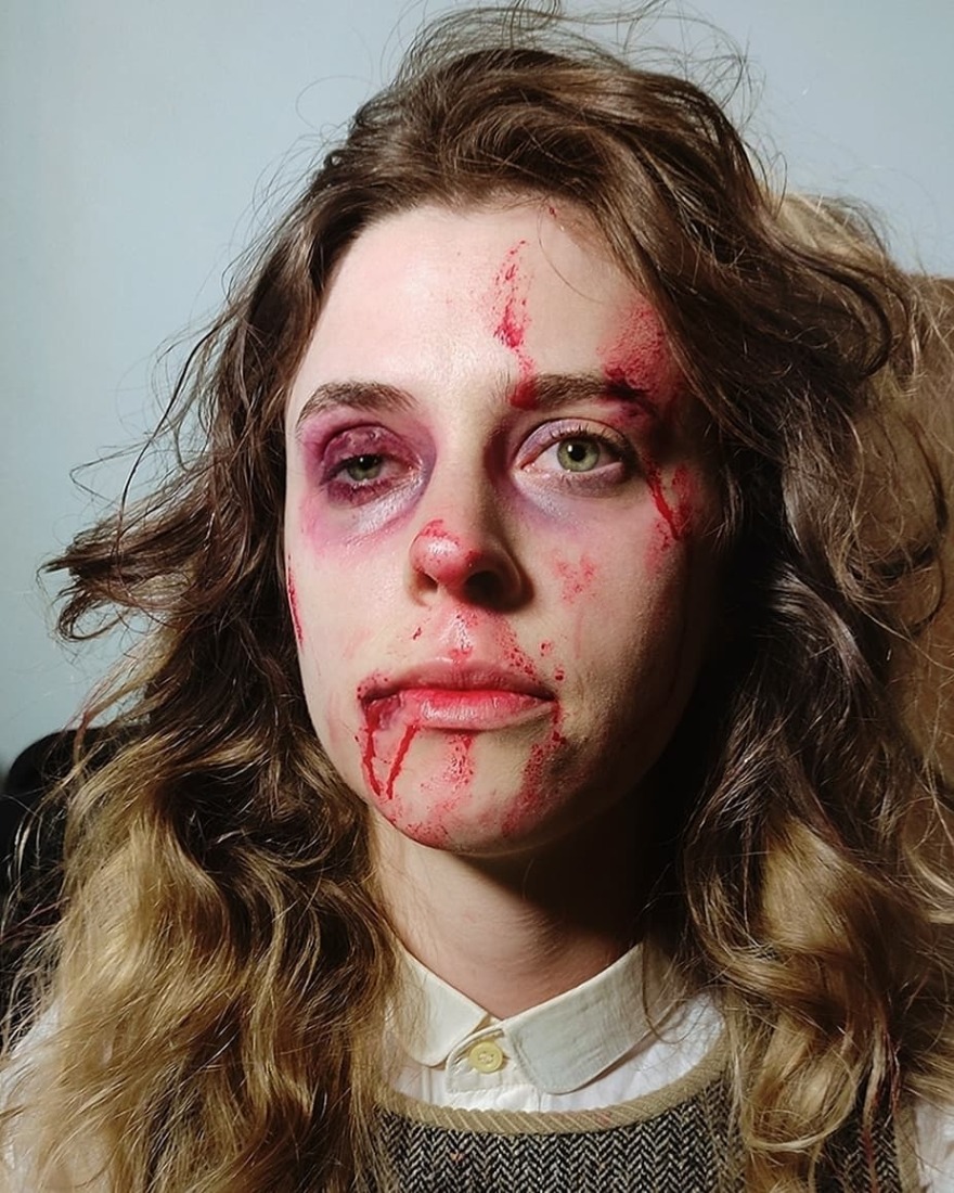 Άγριες Μέλισσες: Το αληθοφανές μακιγιάζ της κακοποιημένης Σοφούλας - Φωτογραφίες