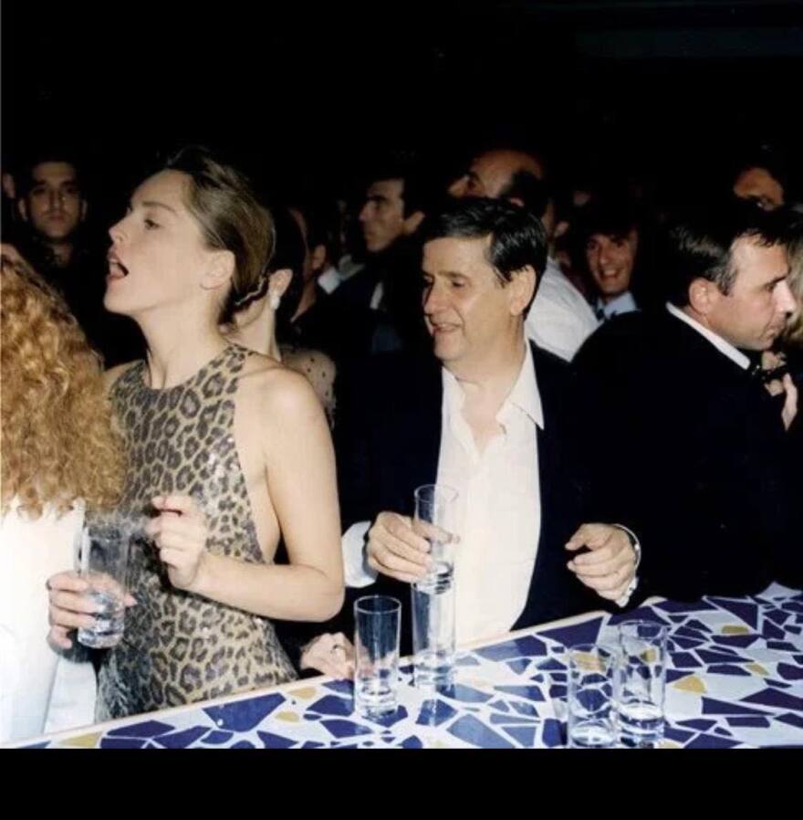 Όταν η Σάρον Στόουν ήρθε στην Ελλάδα: «Σκόνες», φλερτ με την γραμματέα και ο σωματοφύλακας που δεν της έκανε τα καπρίτσια