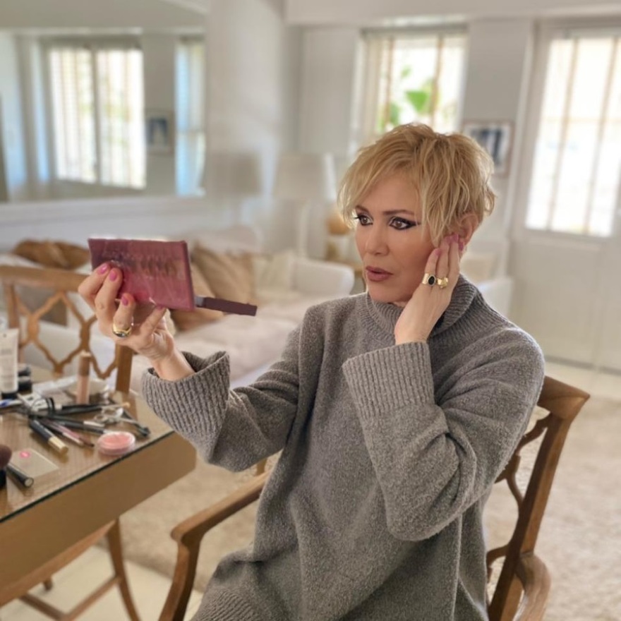 Κωνσταντίνα Μιχαήλ: Αγνώριστη η ηθοποιός - Έκοψε κοντά τα μαλλιά της