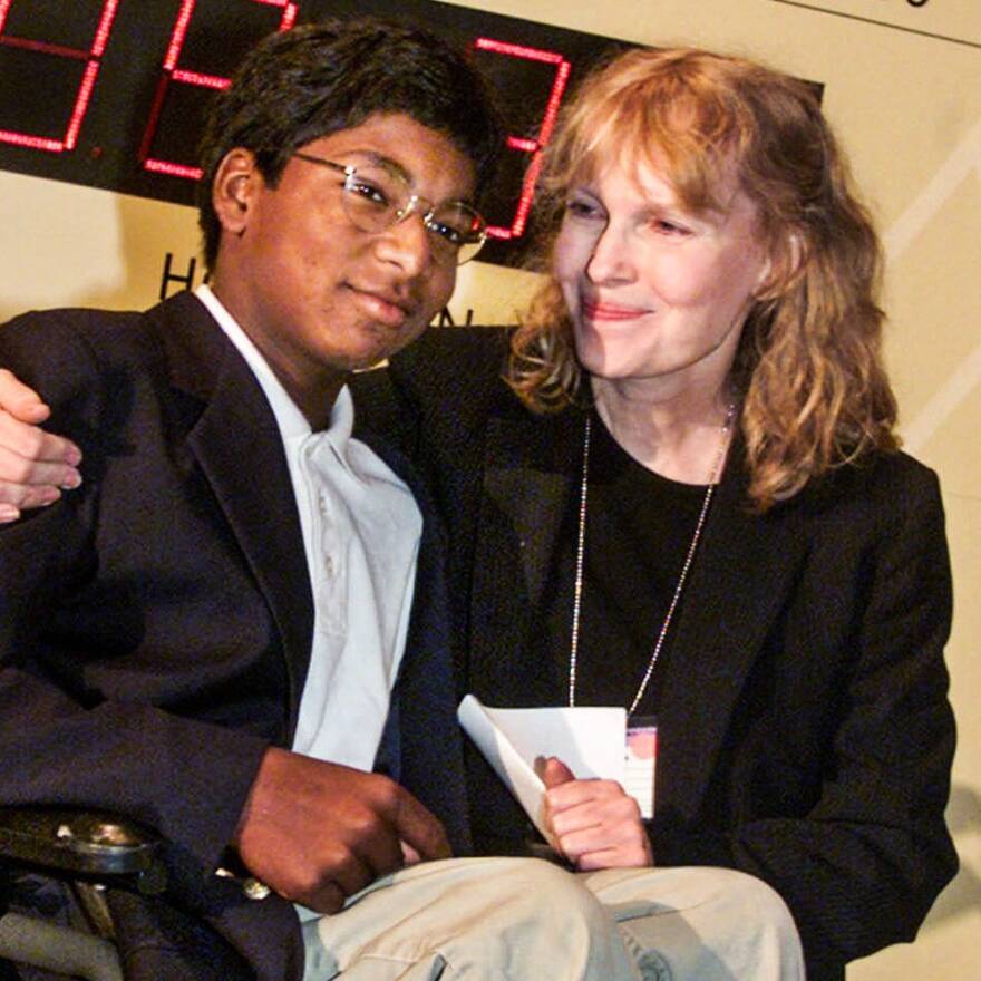 Μία Φάροου: Δίνει τέλος στις φήμες για τον θάνατο των παιδιών της με ένα «tweet»