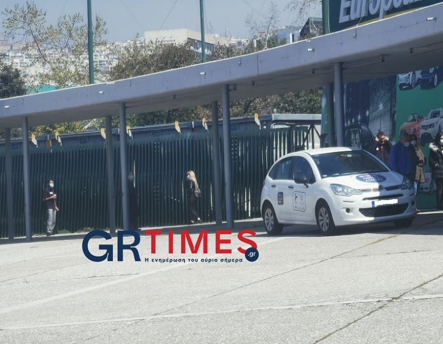 Θεσσαλονίκη: Μεγάλη ανταπόκριση για rapid test - Ουρά στη ΔΕΘ (βίντεο και φωτογραφίες)