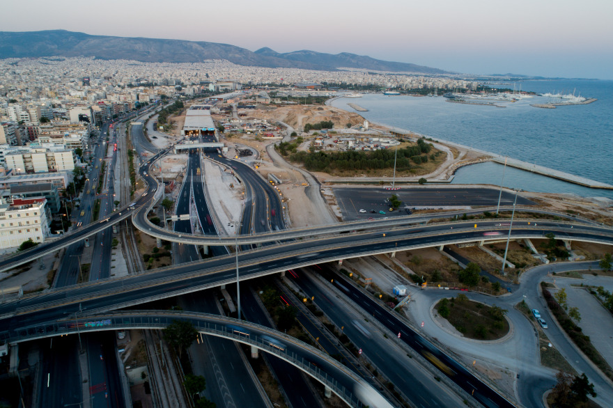 Κίνηση: Μποτιλιάρισμα στο ύψος του Δέλτα Φαλήρου, λόγω έργων -  Πού διακόπτεται η κυκλοφορία