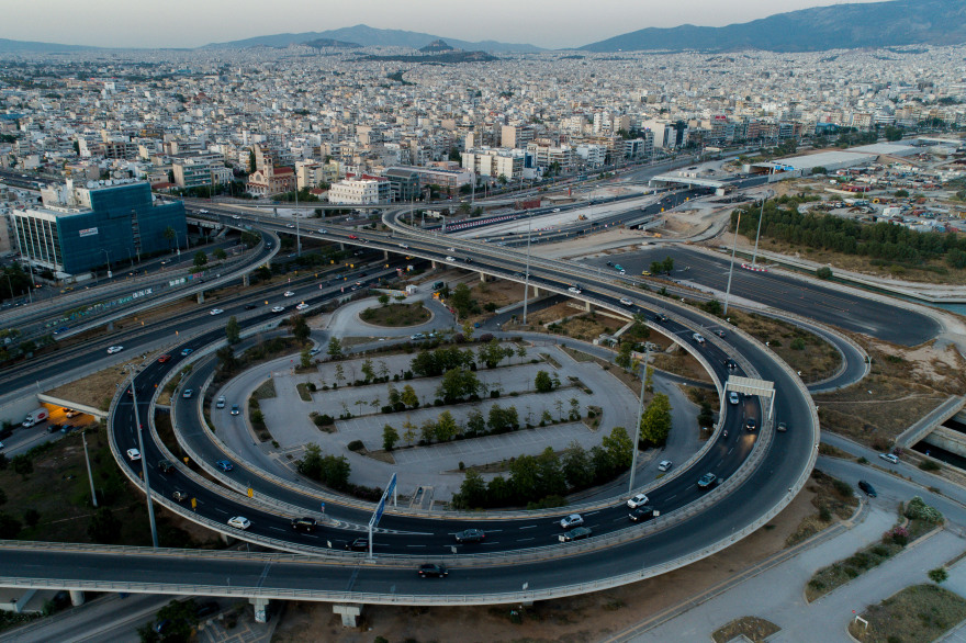 Κίνηση: Μποτιλιάρισμα στο ύψος του Δέλτα Φαλήρου, λόγω έργων -  Πού διακόπτεται η κυκλοφορία