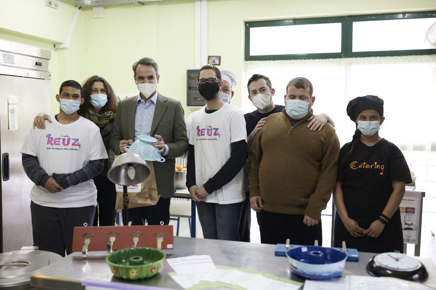 Ο Μητσοτάκης στο Εργαστήριο Ειδικής Επαγγελματικής Εκπαίδευσης στον Άγιο Δημήτριο