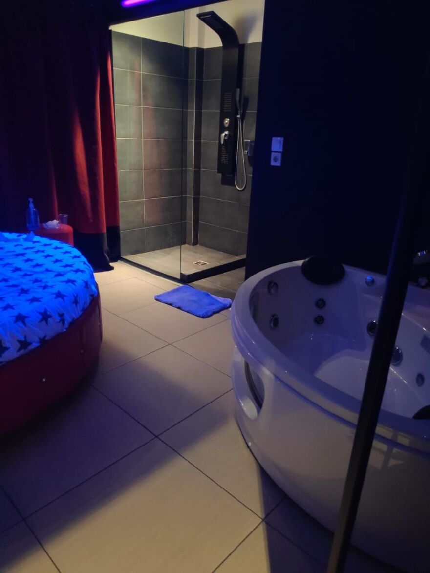 Κορωνοϊός: Έφοδος σε δύο οίκους ανοχής - Επ’ αυτοφώρω επαγγελματίες και πελάτες