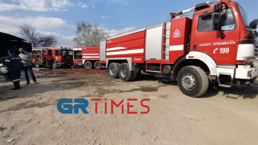 Θεσσαλονίκη: Φωτιά σε αποθήκη στο Καλοχώρι