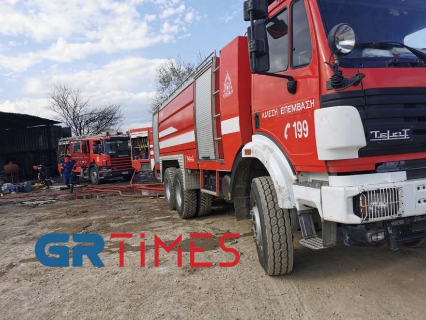 Θεσσαλονίκη: Φωτιά σε αποθήκη στο Καλοχώρι