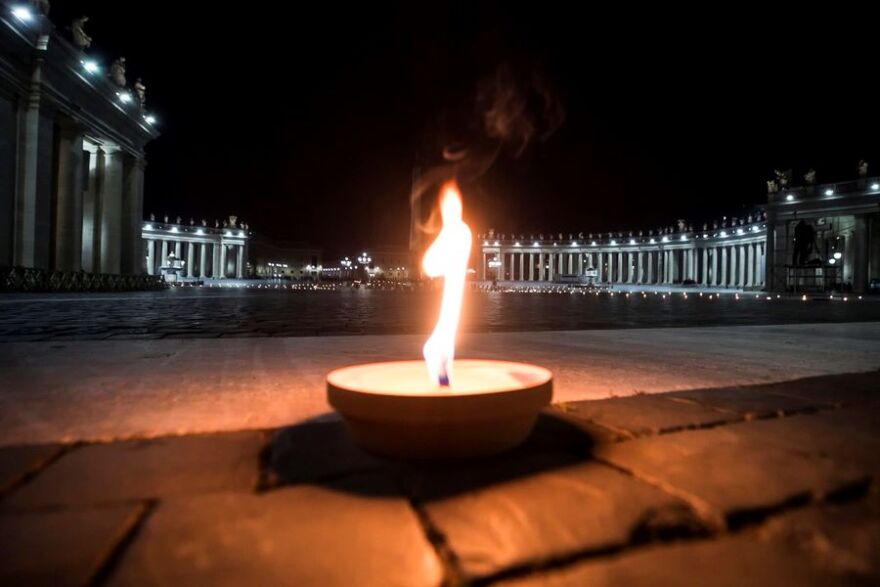 Πάσχα των Καθολικών: Εκατομμύρια άνθρωποι γιορτάζουν υπό αυστηρούς περιορισμούς