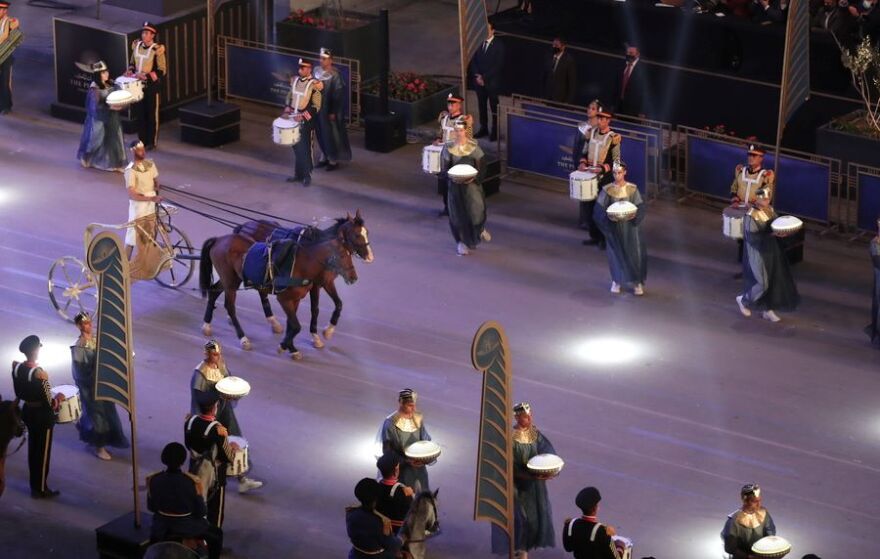 Αίγυπτος: Η ιστορική πομπή μεταφοράς των Φαραώ στο νέο μουσείο στο Κάιρο