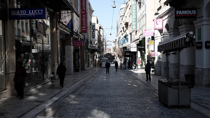 Με εκπτώσεις έως 70% ανοίγει το λιανεμπόριο - Αντιδράσεις σε Θεσσαλονίκη, Αχαϊα και Κοζάνη 