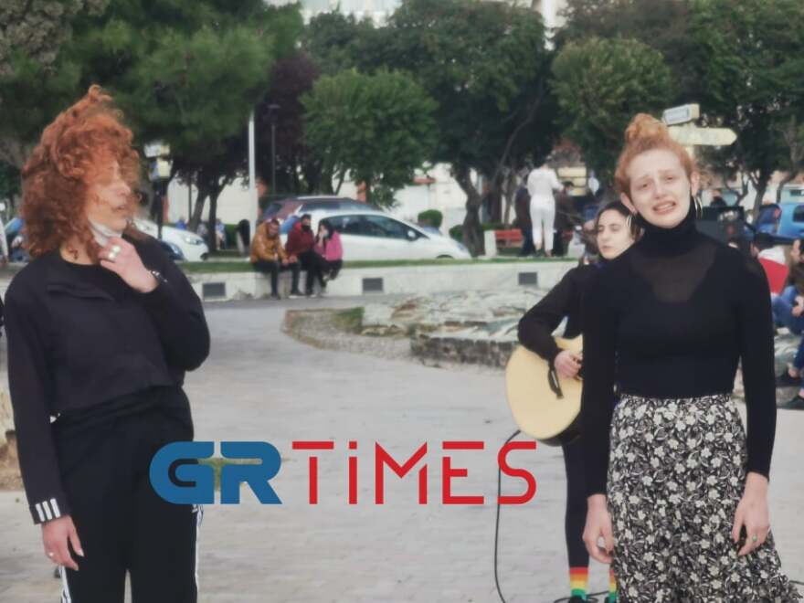 Θεσσαλονίκη: Φοιτητές ζητούν άνοιγμα των σχολών με καλλιτεχνικό δρώμενο - Δείτε βίντεο και φωτογραφίες