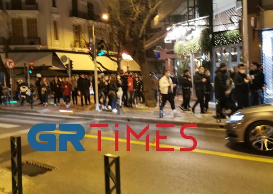 Θεσσαλονίκη: Νέος συνωστισμός με... κοκτέιλ - Επέμβαση της ΕΛΑΣ