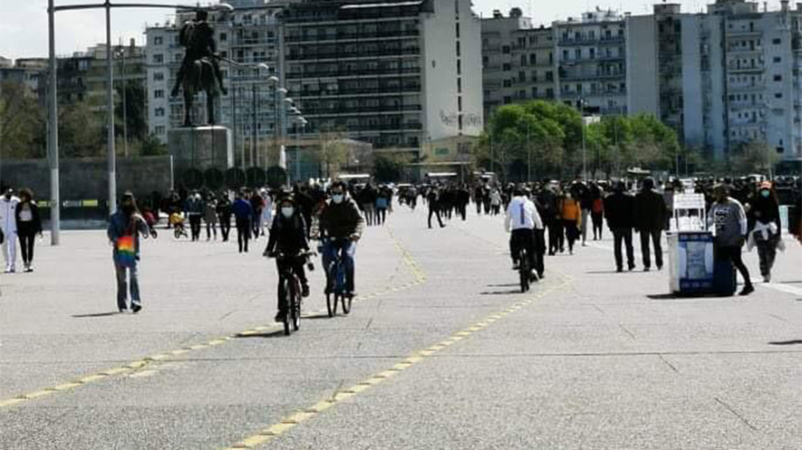 Θεσσαλονίκη: Βγήκαν και σήμερα οι πολίτες να απολαύσουν τον ήλιο - Χαμός από κόσμο στην παραλία 