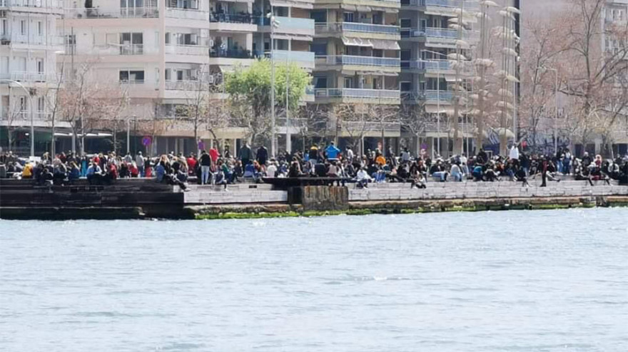 Θεσσαλονίκη: Βγήκαν και σήμερα οι πολίτες να απολαύσουν τον ήλιο - Χαμός από κόσμο στην παραλία 