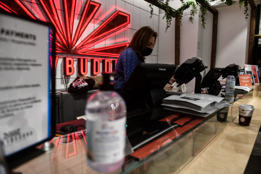 Lockdown: Σηκώνει ρολά το λιανεμπόριο από σήμερα - Πώς θα γίνονται οι αγορές