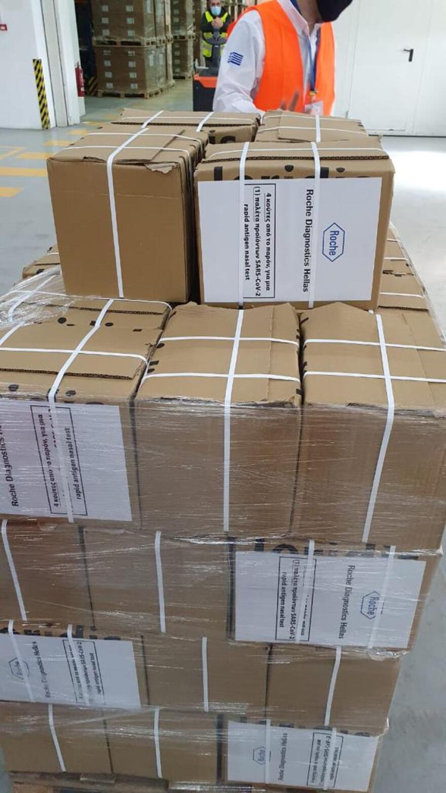 Παρελήφθησαν 1 εκατ. self test - Από αύριο η διανομή στα φαρμακεία - Δείτε φωτογραφίες