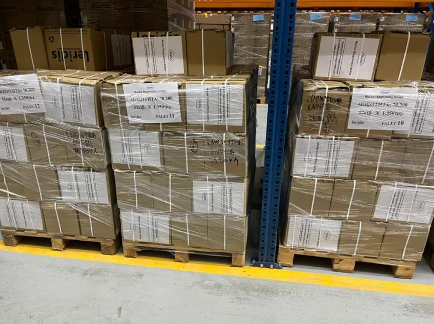 Παρελήφθησαν 1 εκατ. self test - Από αύριο η διανομή στα φαρμακεία - Δείτε φωτογραφίες