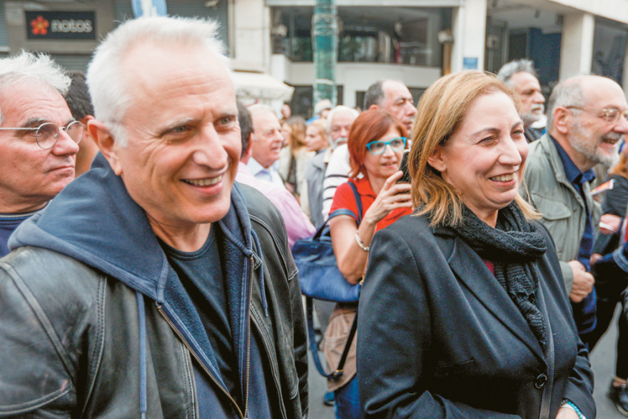 Τα φλερτ του ΣΥΡΙΖΑ: Πλάνα για μεταγραφές από τον «πράσινο πάγκο»