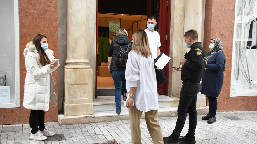 Ανοιχτά καταστήματα από σήμερα - Λιανεμπόριο: Εκπτώσεις έως και 70% -Τηρούν τα μέτρα οι καταναλωτές