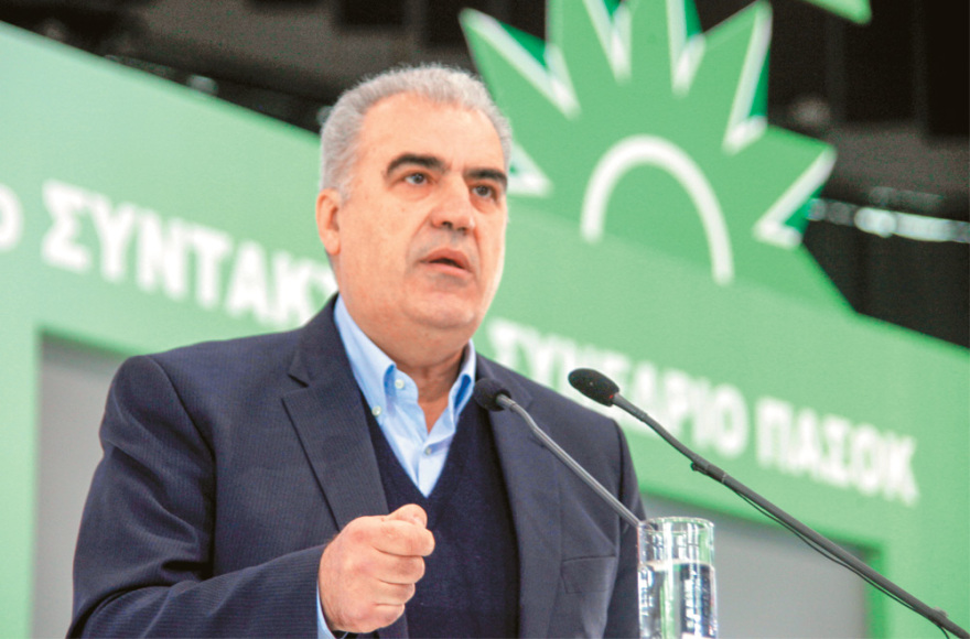 Τα φλερτ του ΣΥΡΙΖΑ: Πλάνα για μεταγραφές από τον «πράσινο πάγκο»