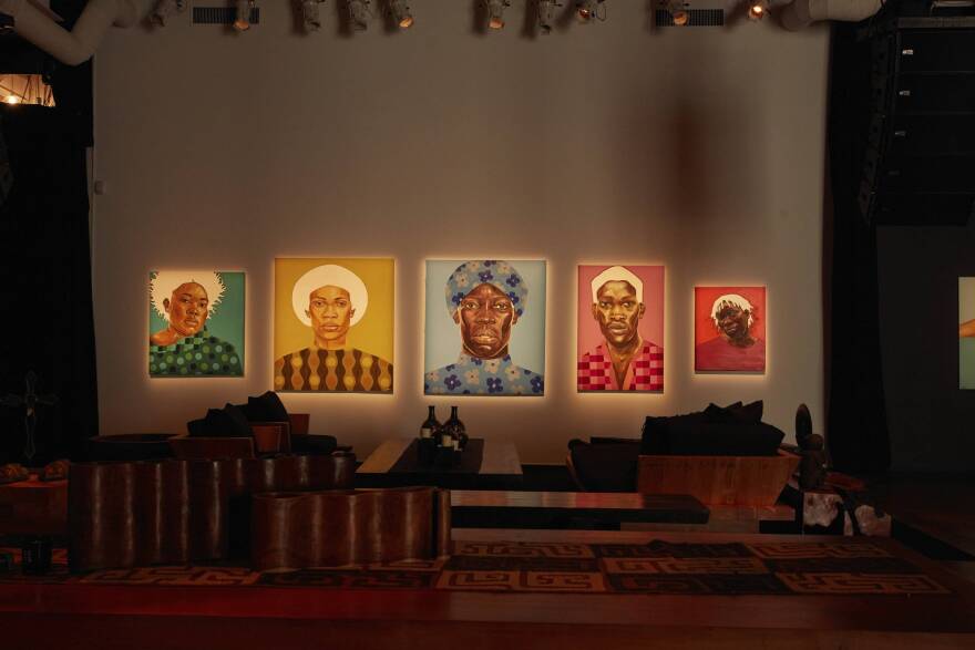  «Truth About Me»: Η έκθεση ζωγραφικής της Μασόντα Τίφρερε από το ίδρυμα της Ντόνα Κάραν