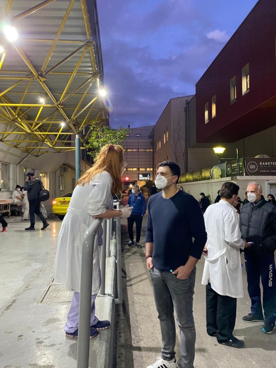 Επίσκεψη Κικίλια στον «Ευαγγελισμό»: Η μάχη θα τελειώσει όταν εμβολιαστούν όλοι