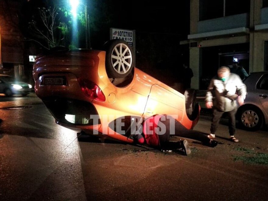 Ανατροπή αυτοκινήτου στην Πάτρα: Παιδάκι προσπάθησε να ανοίξει την πόρτα εν κινήσει – Ένας τραυματίας