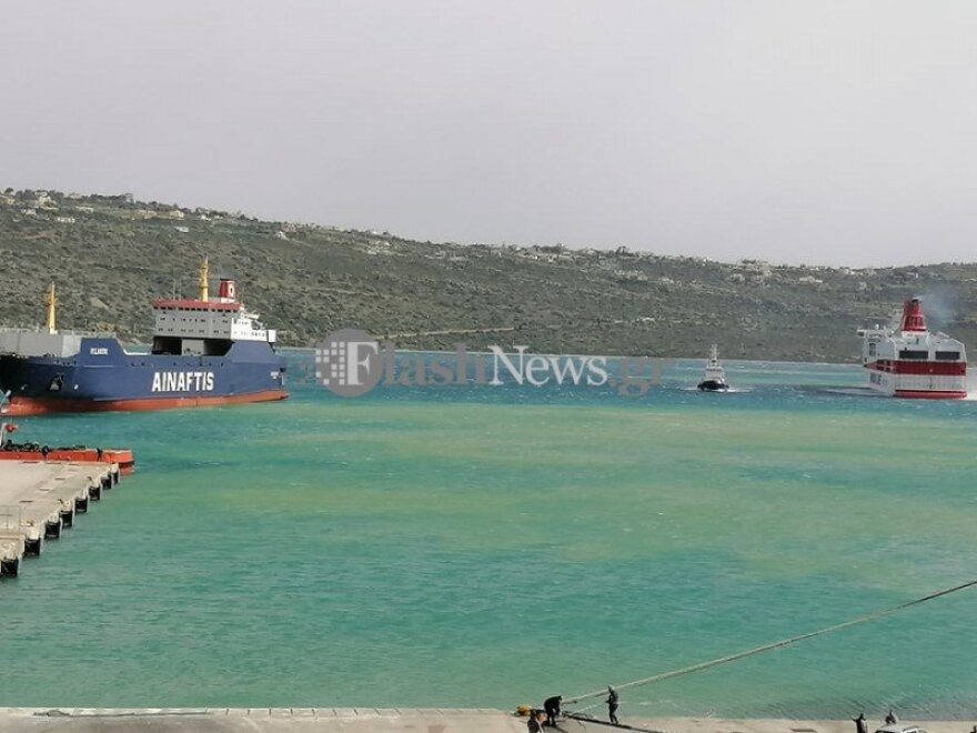 Προβλήματα λόγων ισχυρών ανέμων στο λιμάνι της Σούδας - Δείτε βίντεο