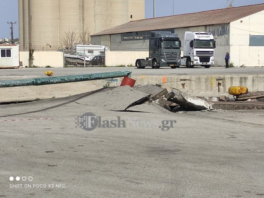 Προβλήματα λόγων ισχυρών ανέμων στο λιμάνι της Σούδας - Δείτε βίντεο