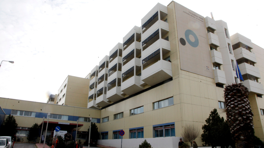 Κορωνοϊός: «Σφυροκοπά» το τρίτο κύμα τη χώρα - Σενάριο Τσιόδρα για 1.000 διασωληνωμένους το Πάσχα