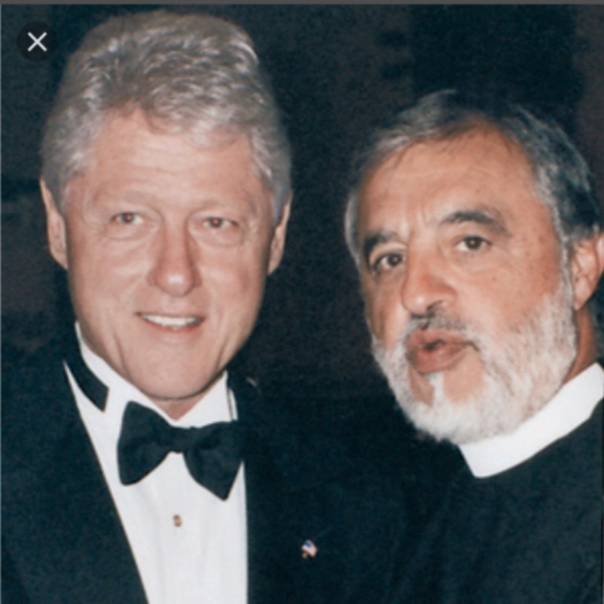 Ο Έλληνας ομογενής κληρικός που θέλει δίπλα του ο Τζο Μπάιντεν