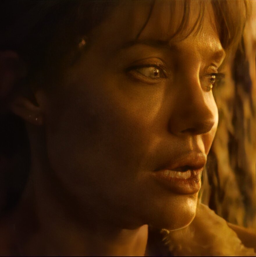 Αντζελίνα Τζολί: Ντύνεται πυροσβέστρια για τη νέα ταινία του Τέιλορ Σέρινταν