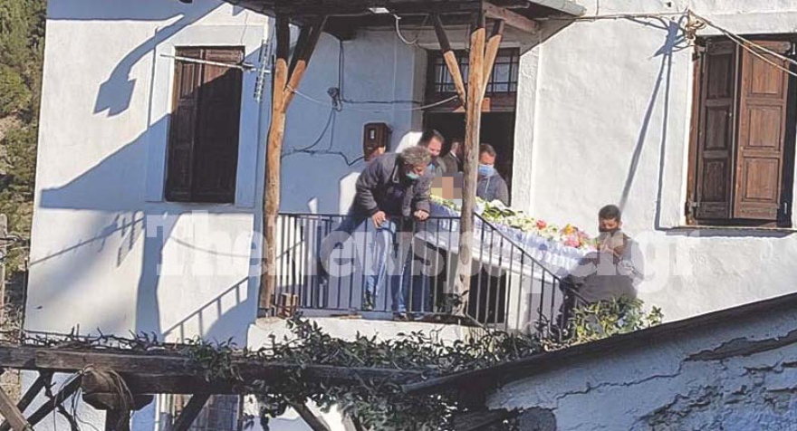 Η Μακρινίτσα πενθεί: Τελευταίο αντίο στα δύο δολοφονημένα αδέλφια 