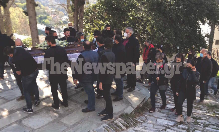 Η Μακρινίτσα πενθεί: Τελευταίο αντίο στα δύο δολοφονημένα αδέλφια 