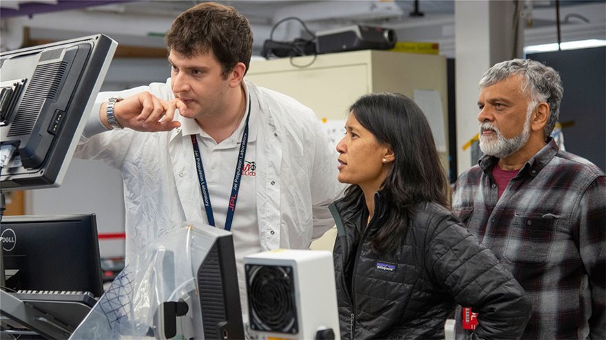 Ο δικός μας Θοδωρής απογειώνει το ελικόπτερο της NASA πάνω από την επιφάνεια του Άρη