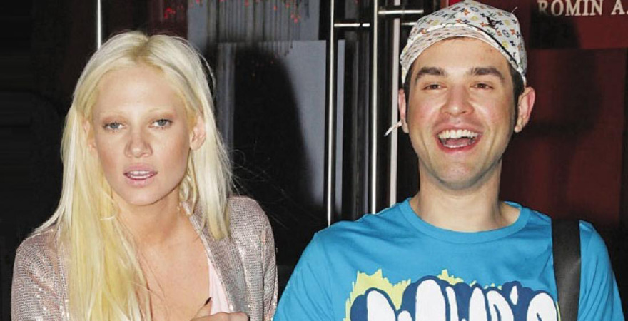 Ο Μένιος, η Τζούλια, οι αγωγές και οι κοινές μπίζνες που έγιναν πόλεμος