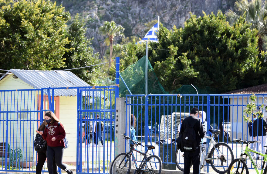 Πώς θ' ανοίξουν τα Λύκεια από Δευτέρα - «Κλειδί» τα self test 