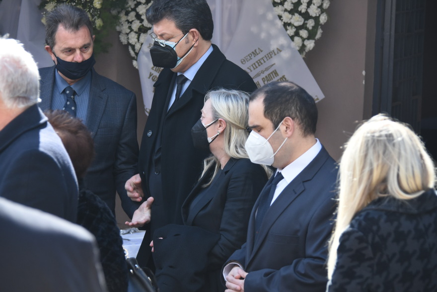 Τάκης Βουγιουκλάκης: Θλίψη στο τελευταίο αντίο του αδερφού της Αλίκης  