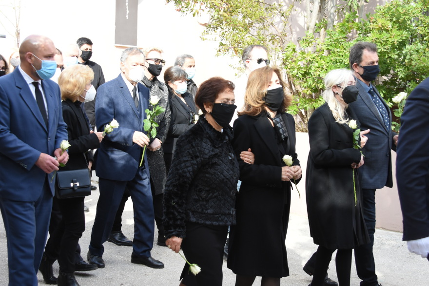 Τάκης Βουγιουκλάκης: Θλίψη στο τελευταίο αντίο του αδερφού της Αλίκης  