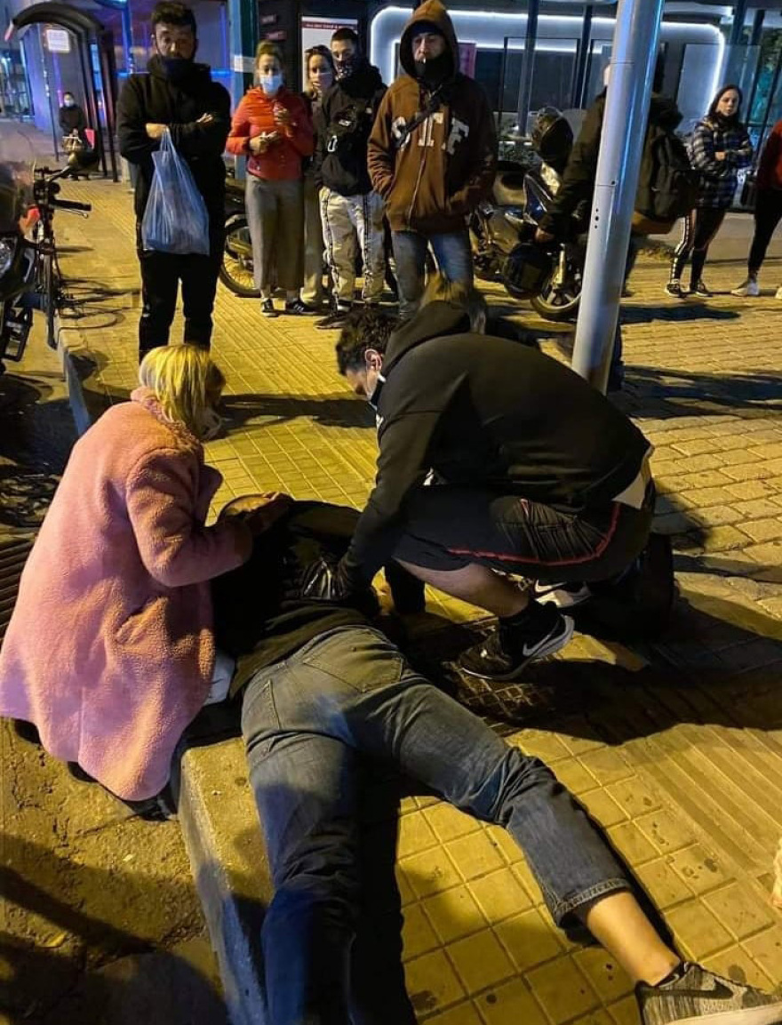 Γκάζι: Ο Βασίλης Κικίλιας βοήθησε μοτοσυκλετιστή που τον χτύπησε αυτοκίνητο