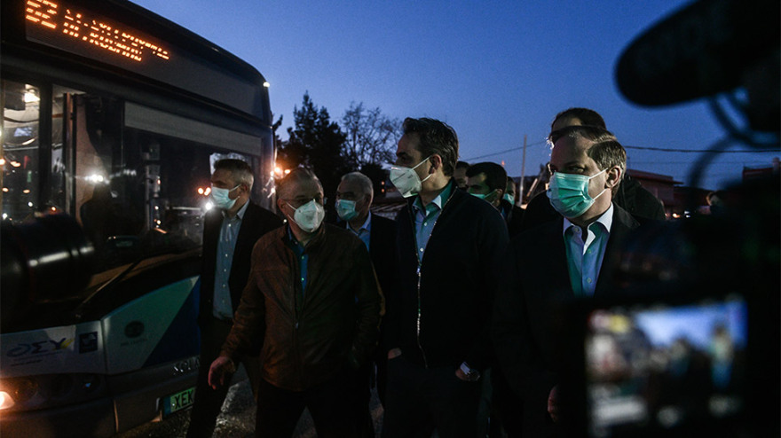 Στο αμαξοστάσιο του ΟΣΥ τα ξημερώματα ο Μητσοτάκης: 500 καινούργια λεωφορεία μέσα σε 18 μήνες