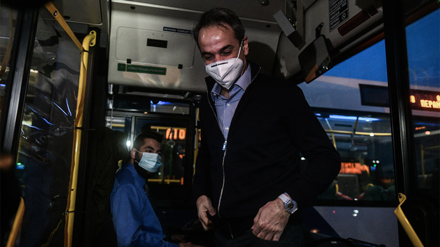 Στο αμαξοστάσιο του ΟΣΥ τα ξημερώματα ο Μητσοτάκης: 500 καινούργια λεωφορεία μέσα σε 18 μήνες