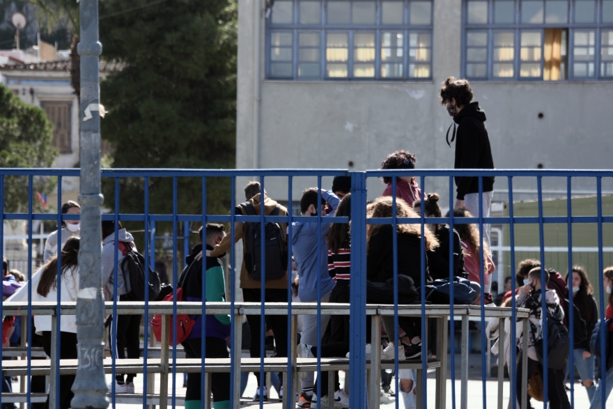 Με «πιλότο» τα λύκεια το άνοιγμα όλων των βαθμίδων της εκπαίδευσης