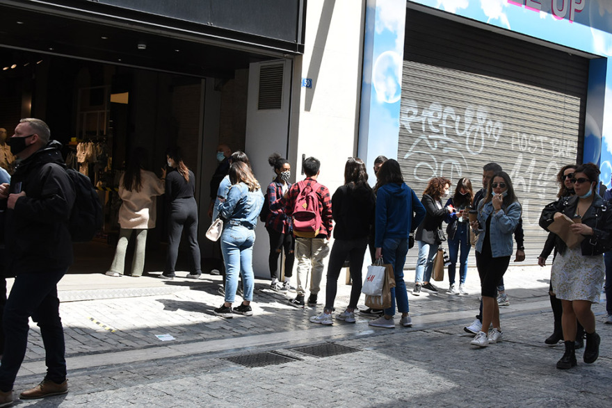 Lockdown: Ψώνια αντί για παραλίες προτίμησαν οι Αθηναίοι - Χαμός στην Ερμού