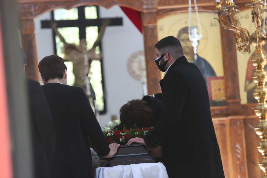 Συγκλόνισε ο επικήδειος του γιου του Καραϊβάζ: «Ο πατέρας μου θα συγχωρούσε και τους δολοφόνους του»