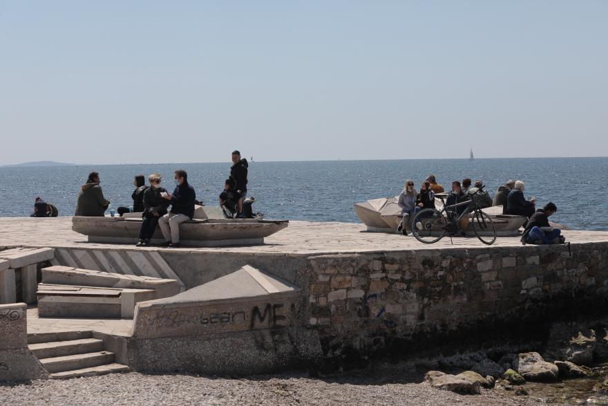 Σάββατο στα μαγαζιά, Κυριακή στην παραλία οι Αθηναίοι – Δείτε φωτογραφίες και βίντεο