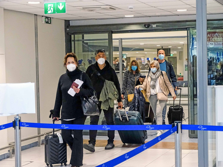 Στη Ρόδο οι 189 Ολλανδοί για το πείραμα του τουρισμού - Δείτε φωτογραφίες